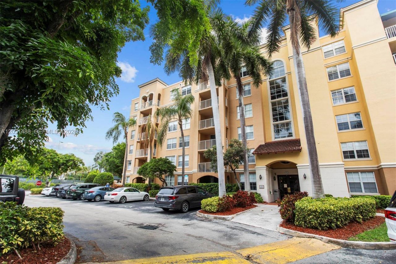 19701 E Country Club Dr , Unit 5604, Aventura, FL 33180 Photo