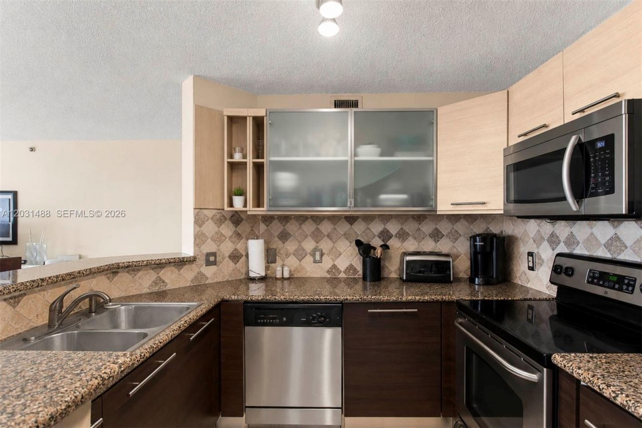 19701 E Country Club Dr , Unit 5604, Aventura, FL 33180 Photo