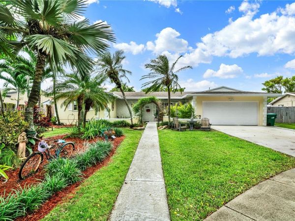 18920 SW 92nd Ct , Cutler Bay, FL 33157