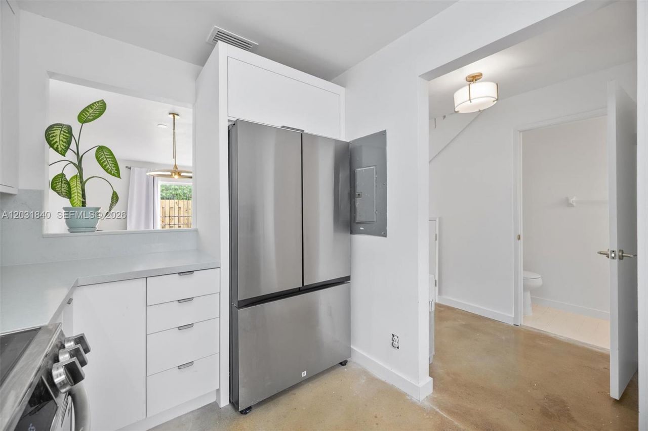 421 SW 3rd St , Unit 16, Miami, FL 33130 Photo