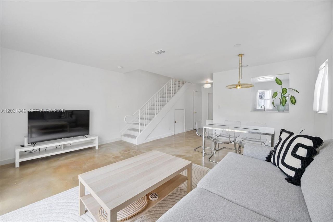 421 SW 3rd St , Unit 16, Miami, FL 33130 Photo