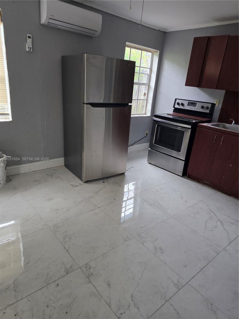 840 NE 124th St , Unit Rear B, North Miami, FL 33161 Photo
