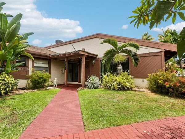 2731 S Parkview Dr , Hallandale Beach, FL 33009