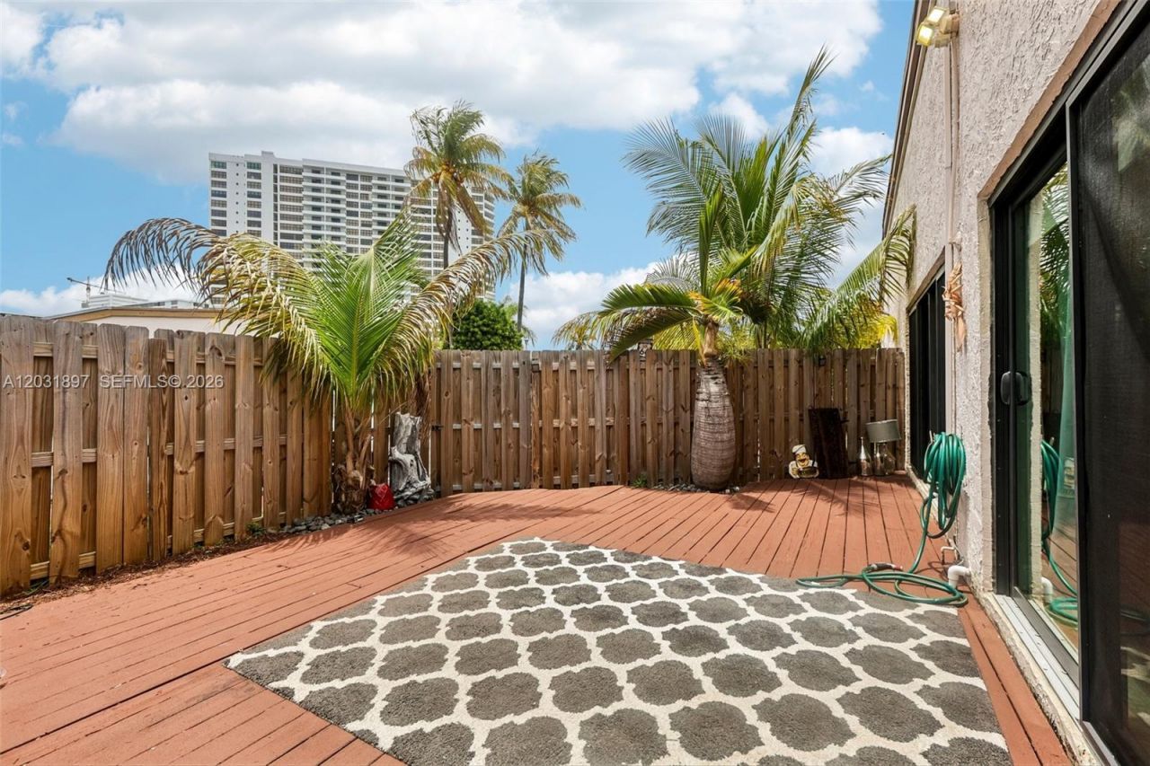 2731 S Parkview Dr , Hallandale Beach, FL 33009 Photo