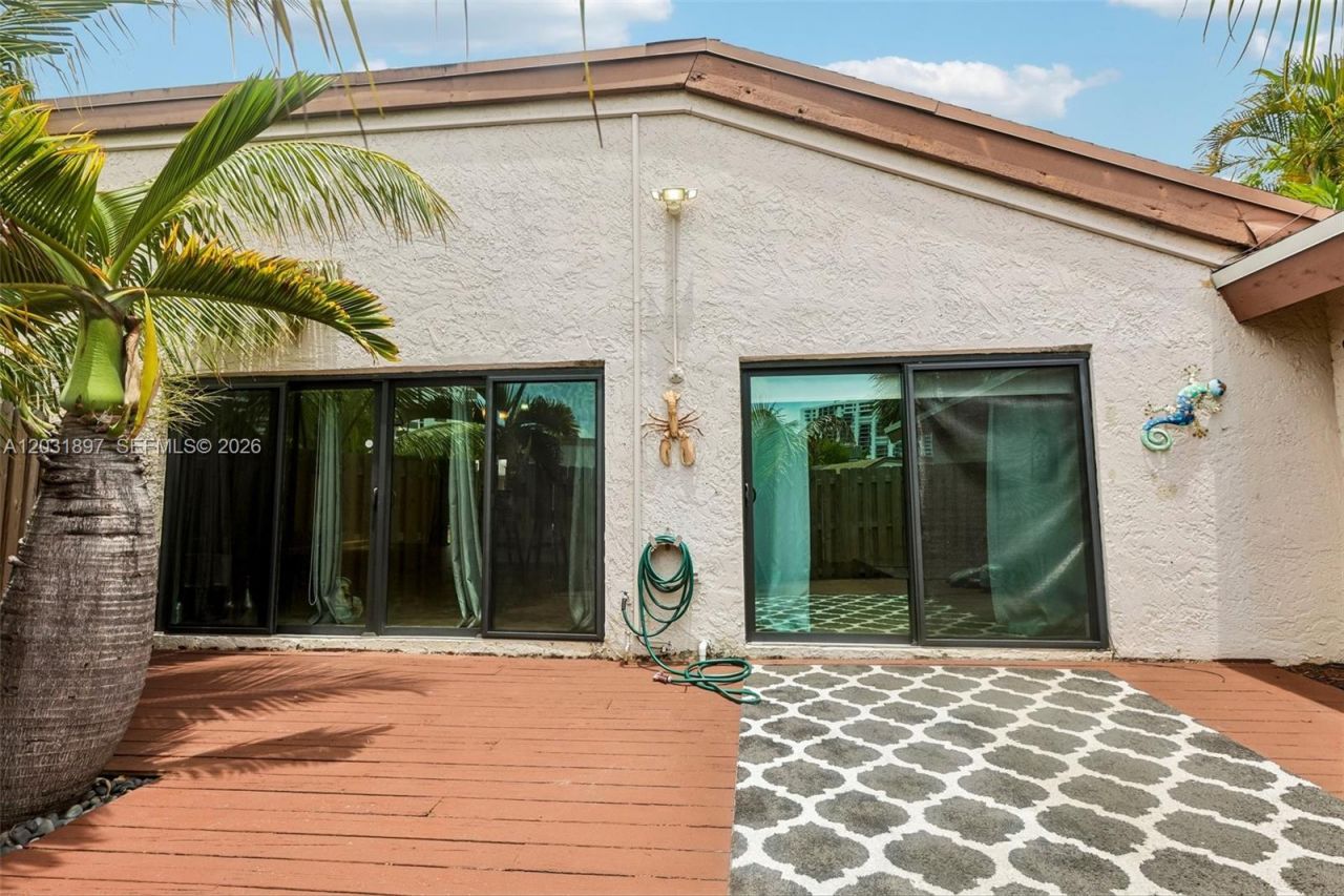2731 S Parkview Dr , Hallandale Beach, FL 33009 Photo