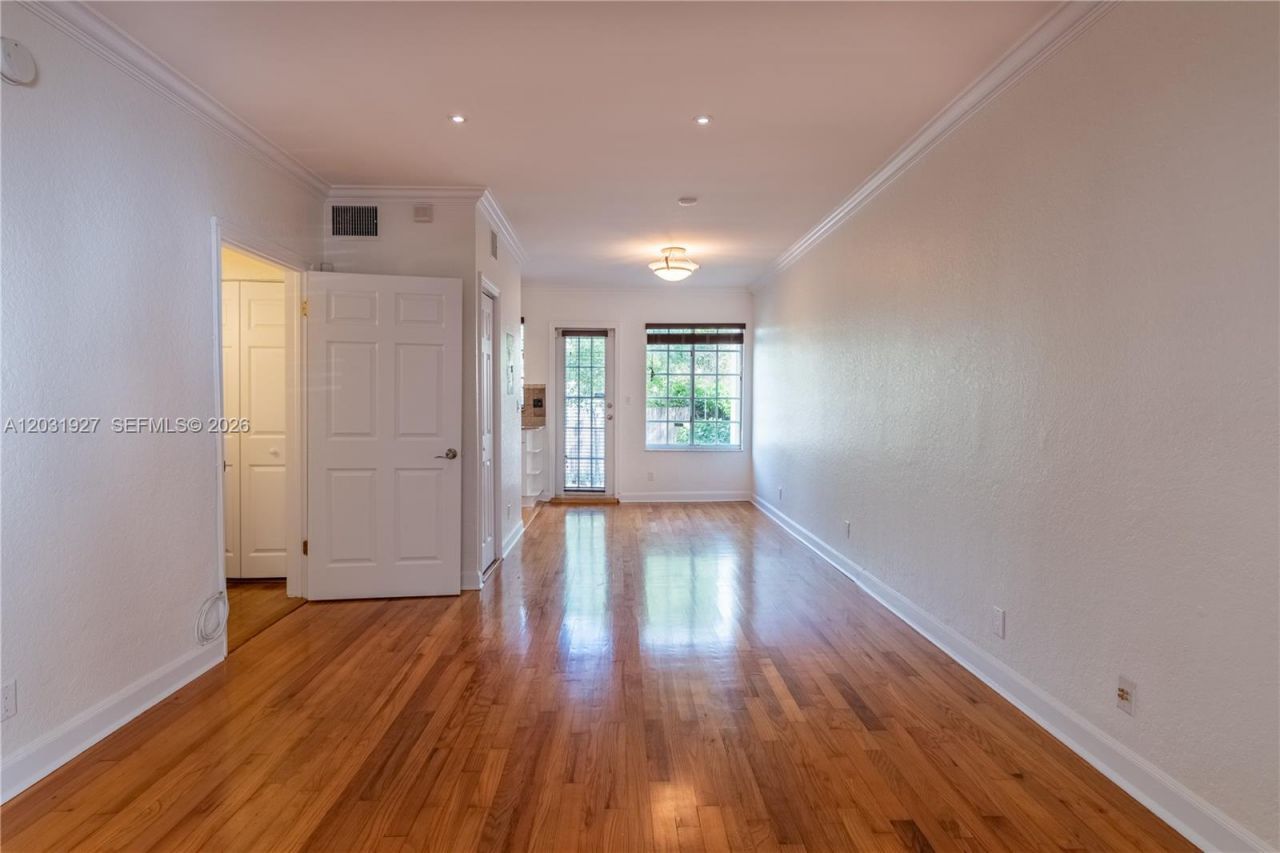 15 Madeira Ave, Unit 9, Coral Gables, FL 33134 Main Photo