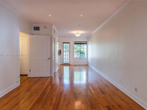 15 Madeira Ave , Unit 9, Coral Gables, FL 33134