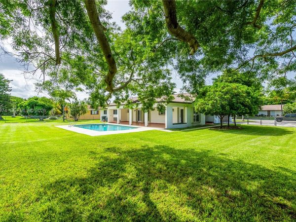 9380 SW 134th St , Miami, FL 33176