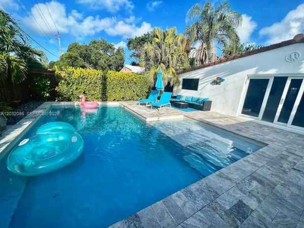 1736 NE 17th St , Fort Lauderdale, FL 33305