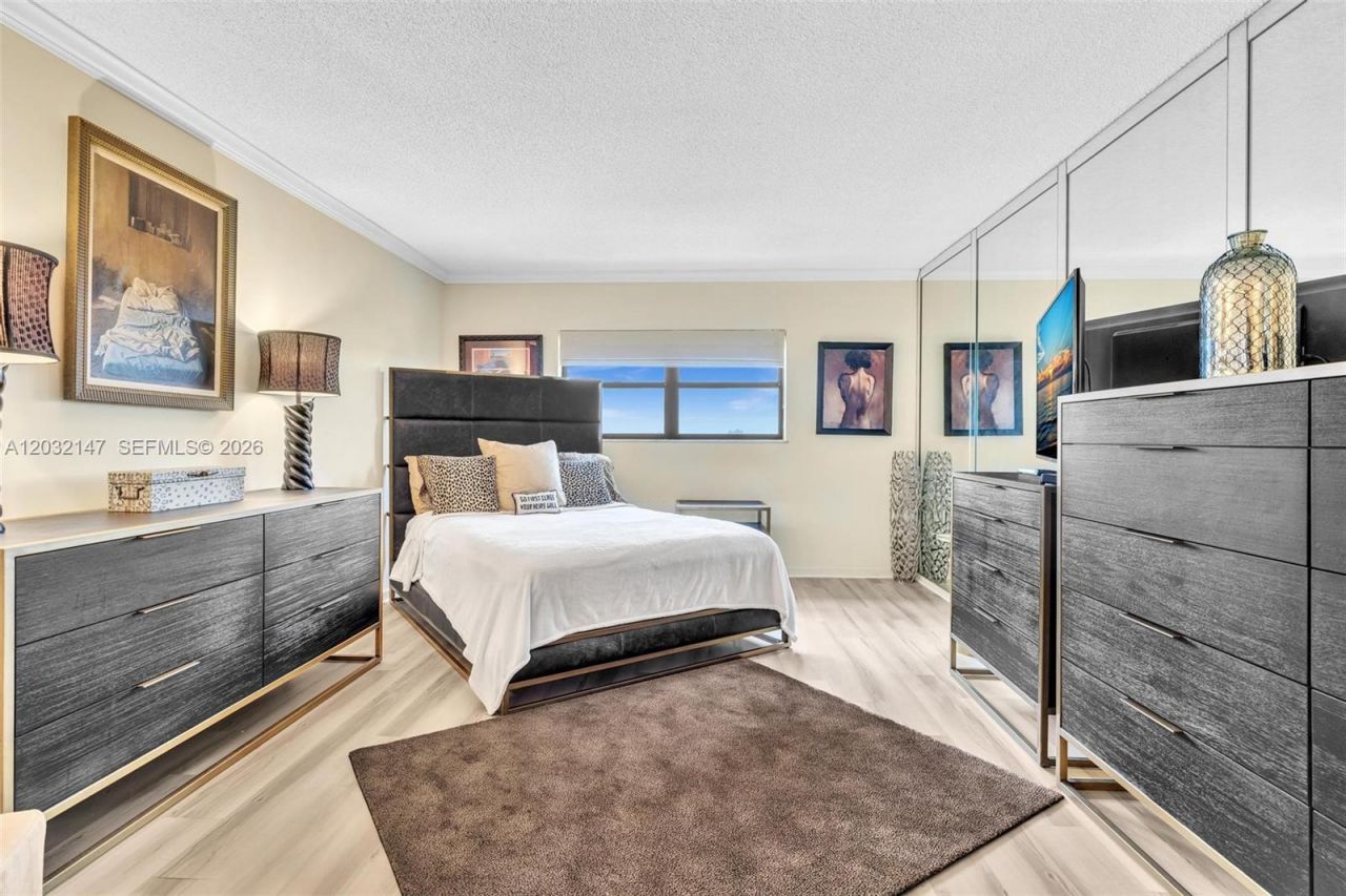 800 NE 195th St , Unit 710, Miami, FL 33179 Photo