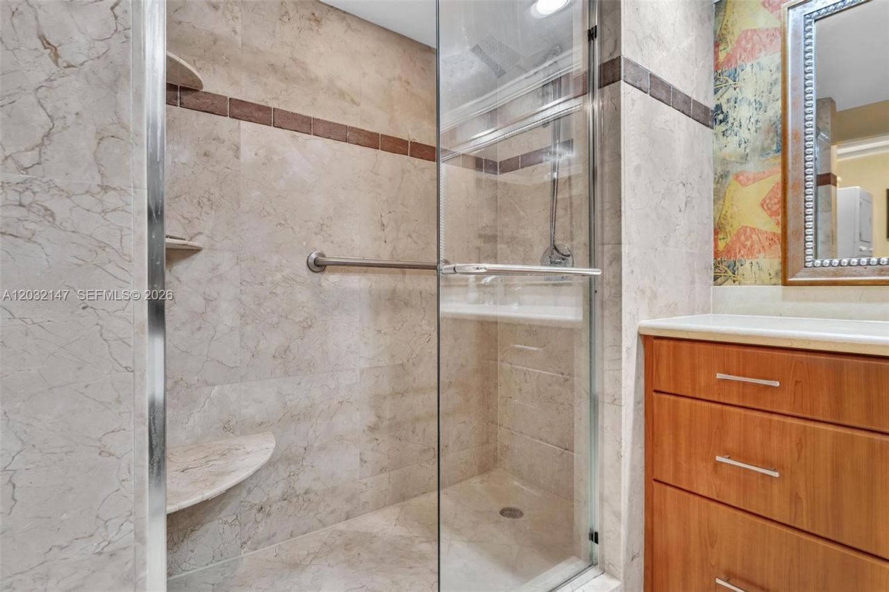 800 NE 195th St , Unit 710, Miami, FL 33179 Photo