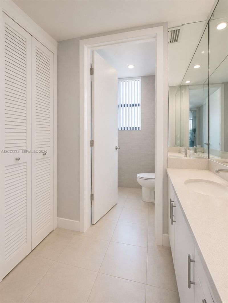 290 174th St , Unit 1810, Sunny Isles Beach, FL 33160 Photo