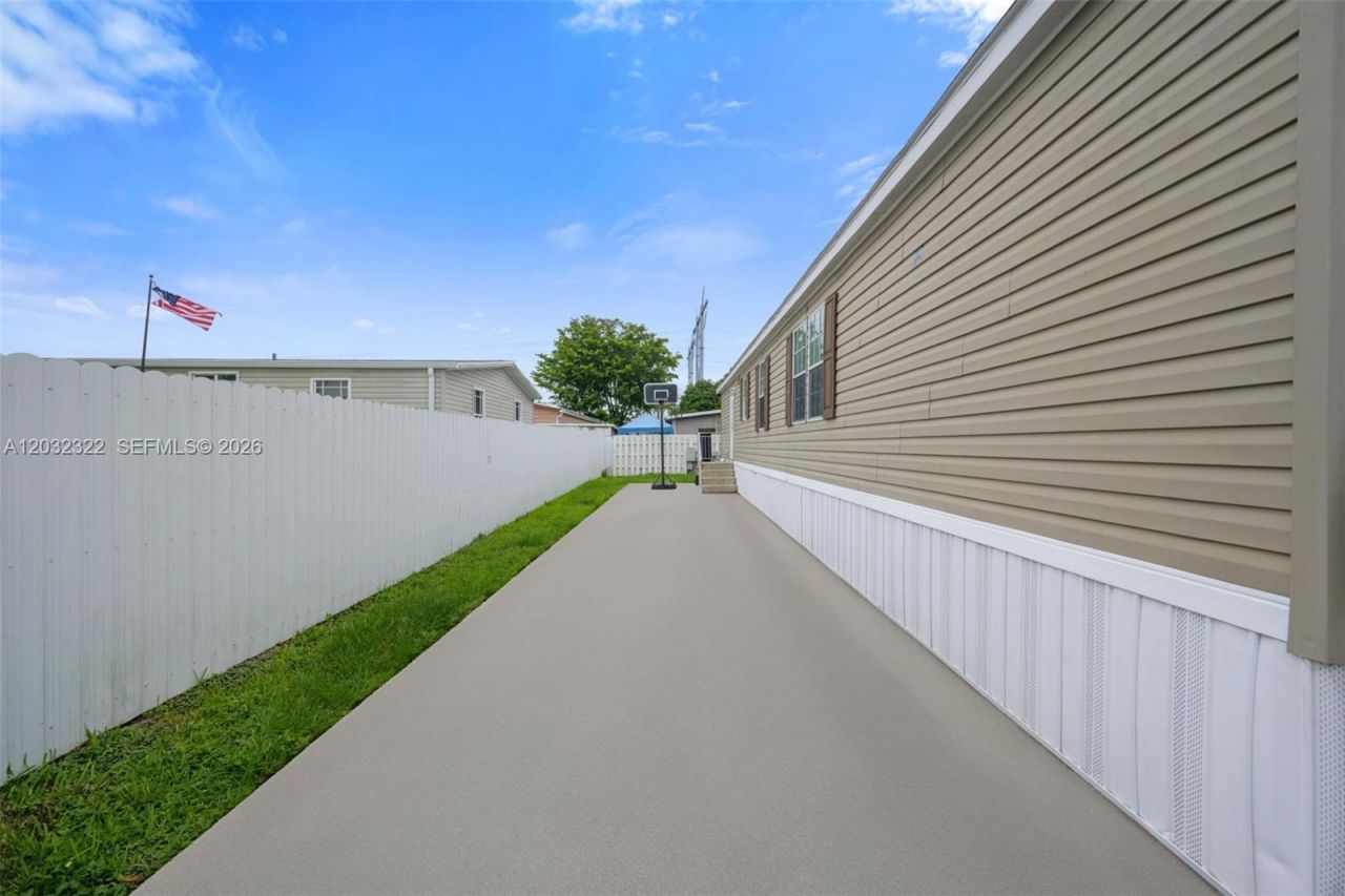 21830 NW 2nd Ct , Pembroke Pines, FL 33029 Photo