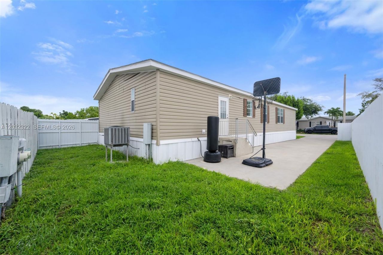 21830 NW 2nd Ct , Pembroke Pines, FL 33029 Photo