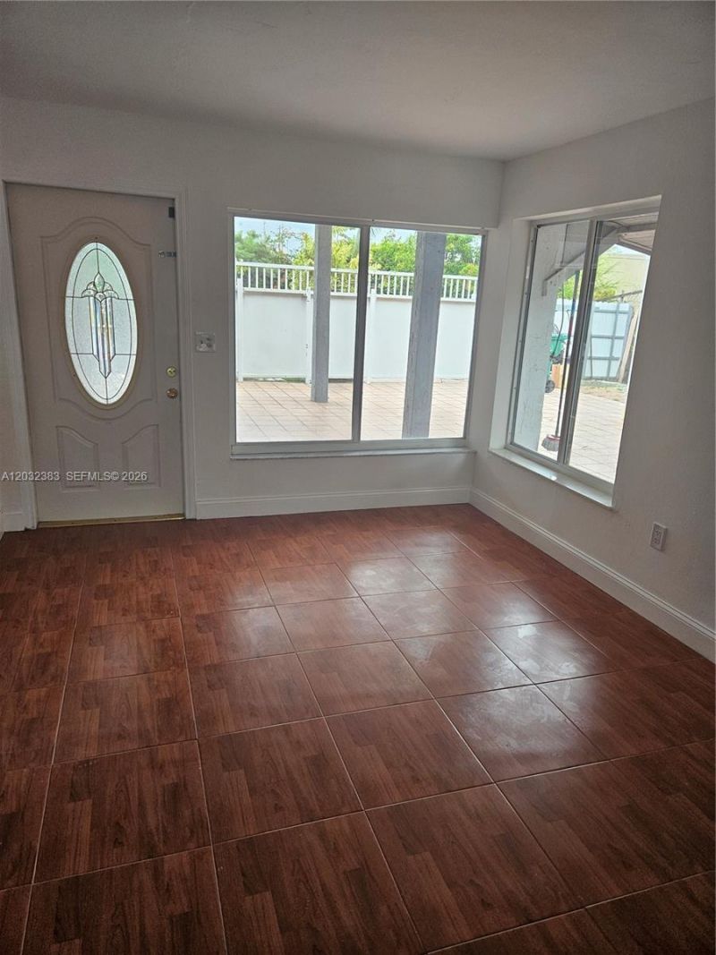 9890 NW 80th Pl , Unit 2122, Hialeah Gardens, FL 33016 Photo
