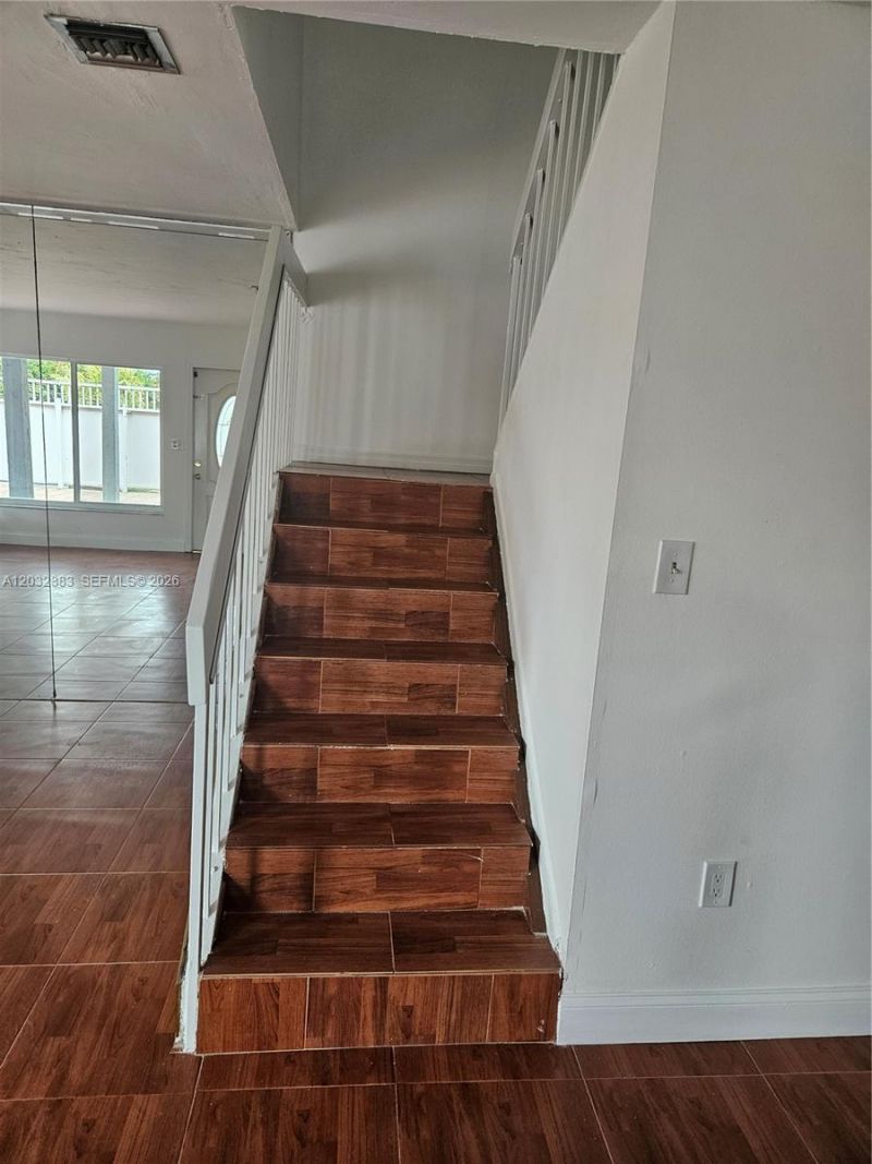 9890 NW 80th Pl , Unit 2122, Hialeah Gardens, FL 33016 Photo