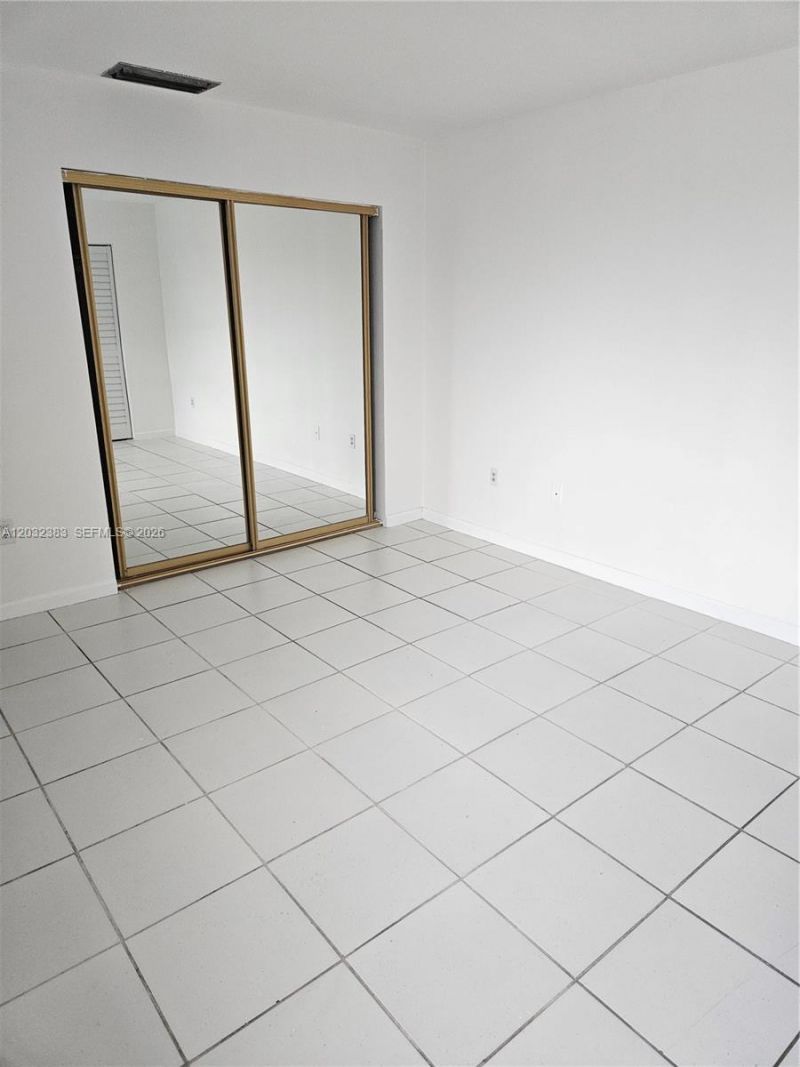 9890 NW 80th Pl , Unit 2122, Hialeah Gardens, FL 33016 Photo