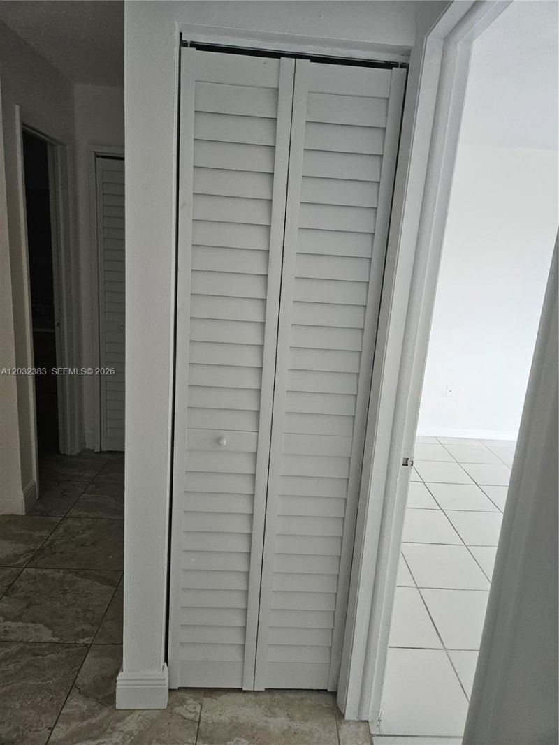 9890 NW 80th Pl , Unit 2122, Hialeah Gardens, FL 33016 Photo