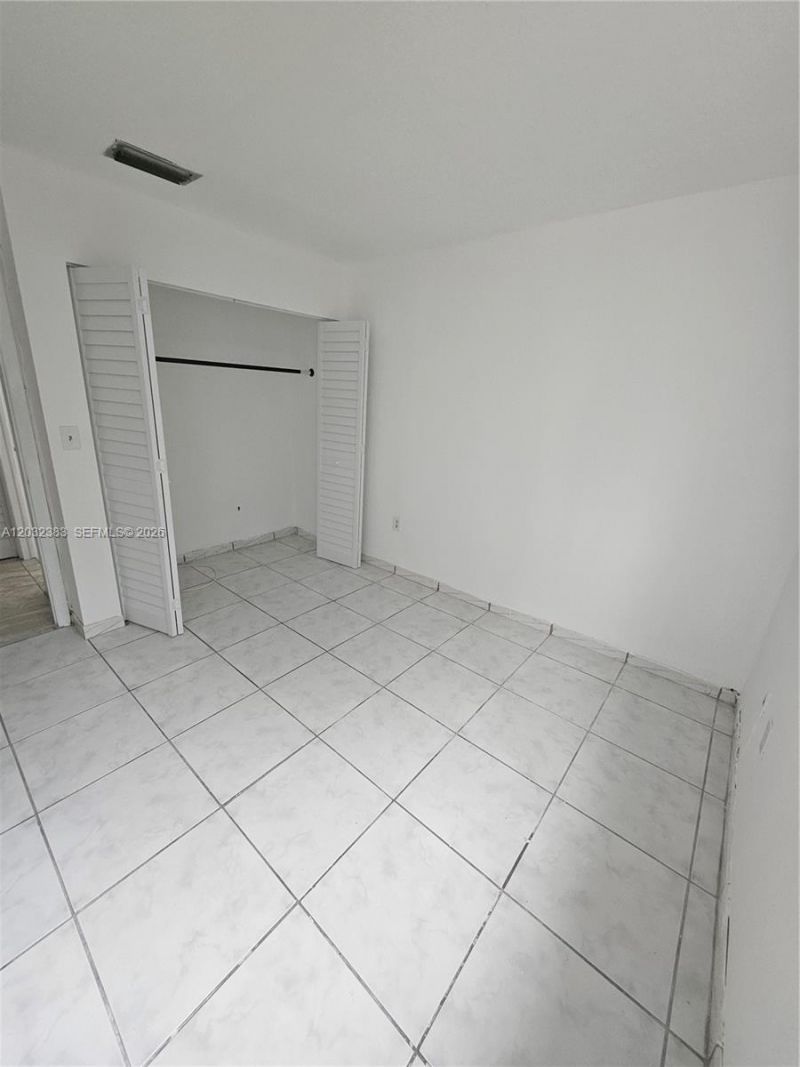 9890 NW 80th Pl , Unit 2122, Hialeah Gardens, FL 33016 Photo