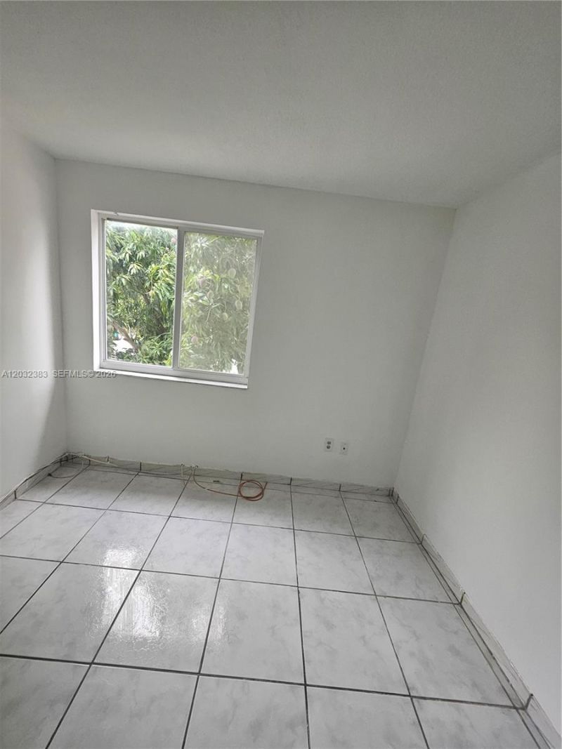 9890 NW 80th Pl , Unit 2122, Hialeah Gardens, FL 33016 Photo
