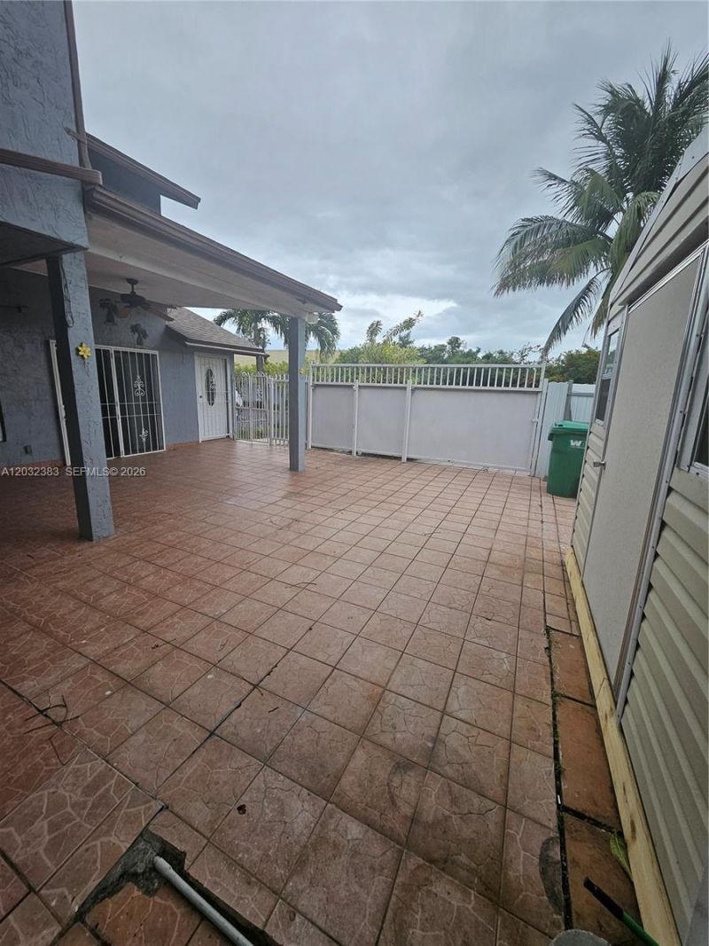 9890 NW 80th Pl , Unit 2122, Hialeah Gardens, FL 33016 Photo