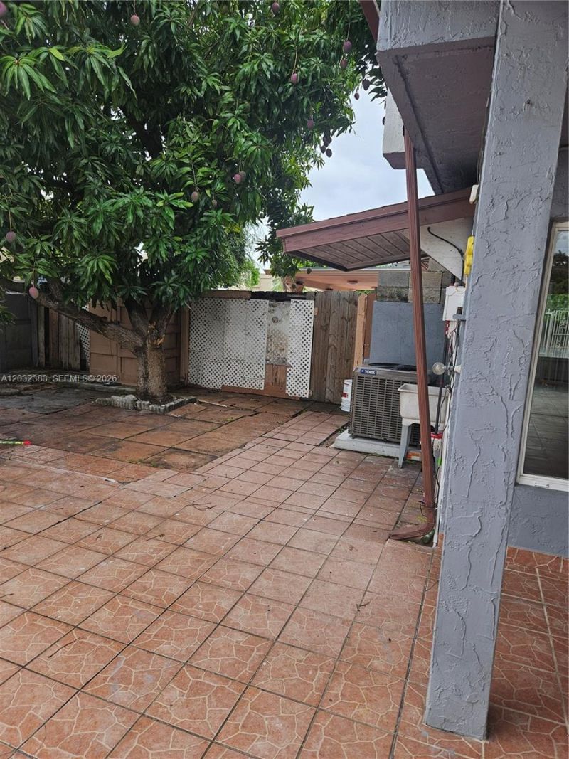 9890 NW 80th Pl , Unit 2122, Hialeah Gardens, FL 33016 Photo