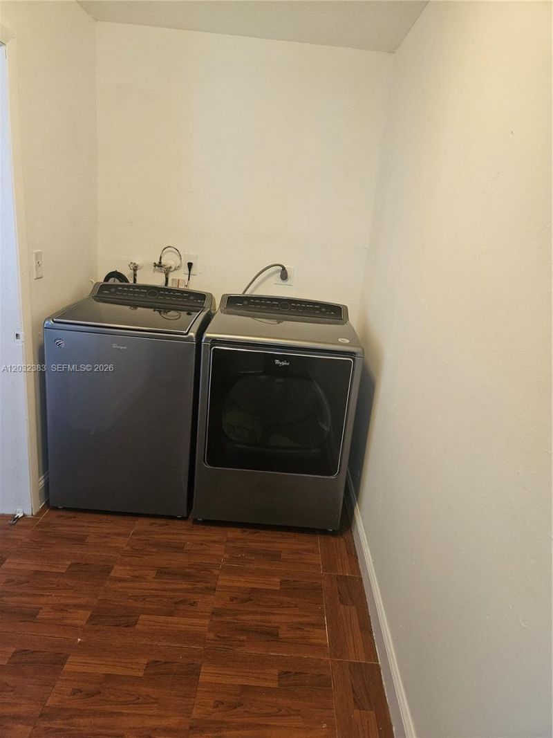 9890 NW 80th Pl , Unit 2122, Hialeah Gardens, FL 33016 Photo