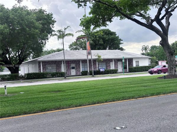 17280 NE 19th Ave , North Miami Beach, FL 33162
