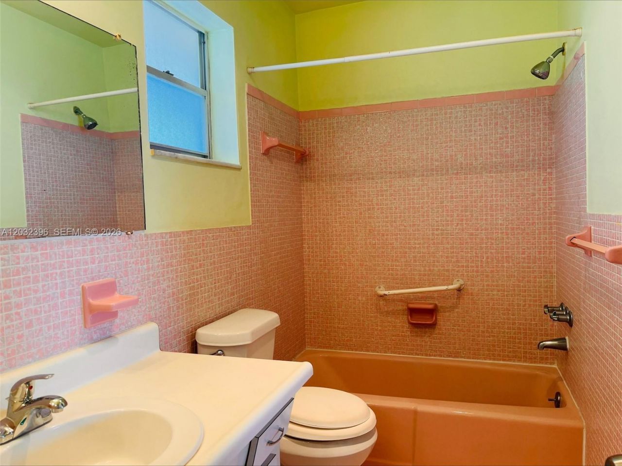 2880 NE 203rd St , Unit 28B, Aventura, FL 33180 Photo