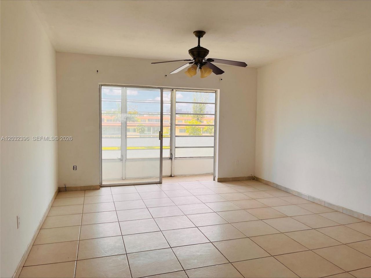 2880 NE 203rd St , Unit 28B, Aventura, FL 33180 Photo