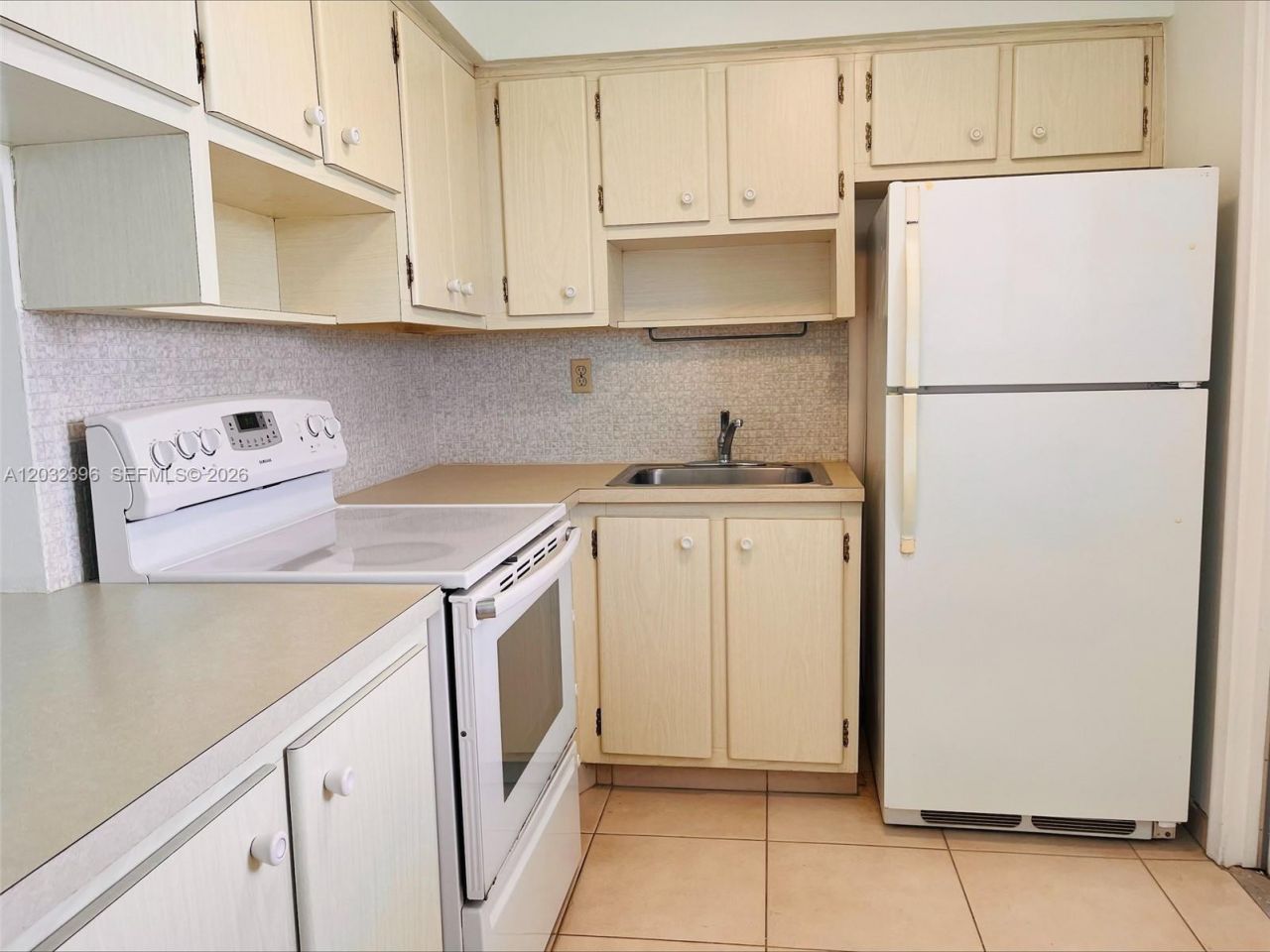 2880 NE 203rd St , Unit 28B, Aventura, FL 33180 Photo