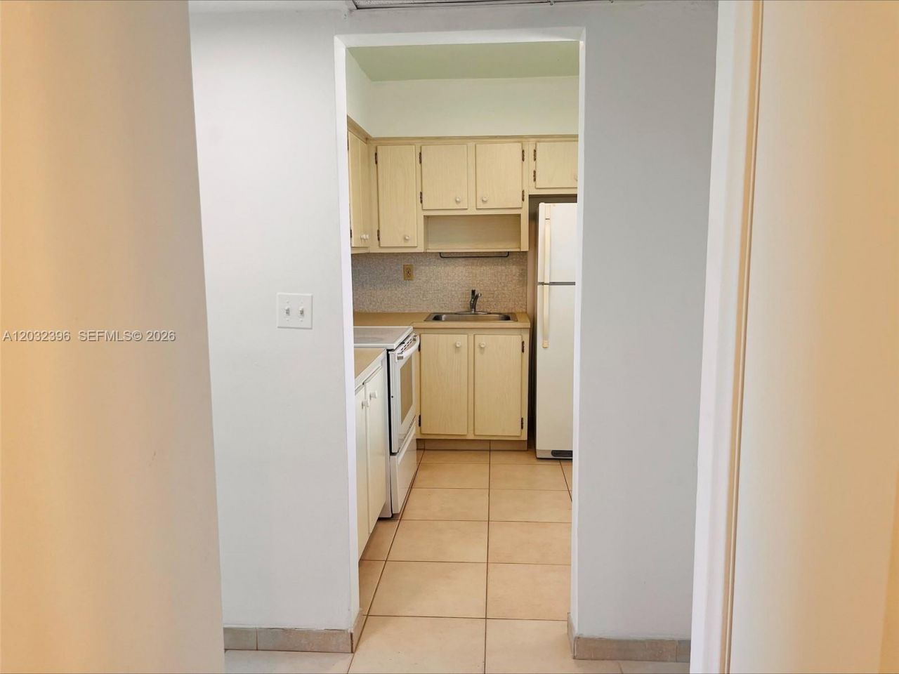 2880 NE 203rd St , Unit 28B, Aventura, FL 33180 Photo