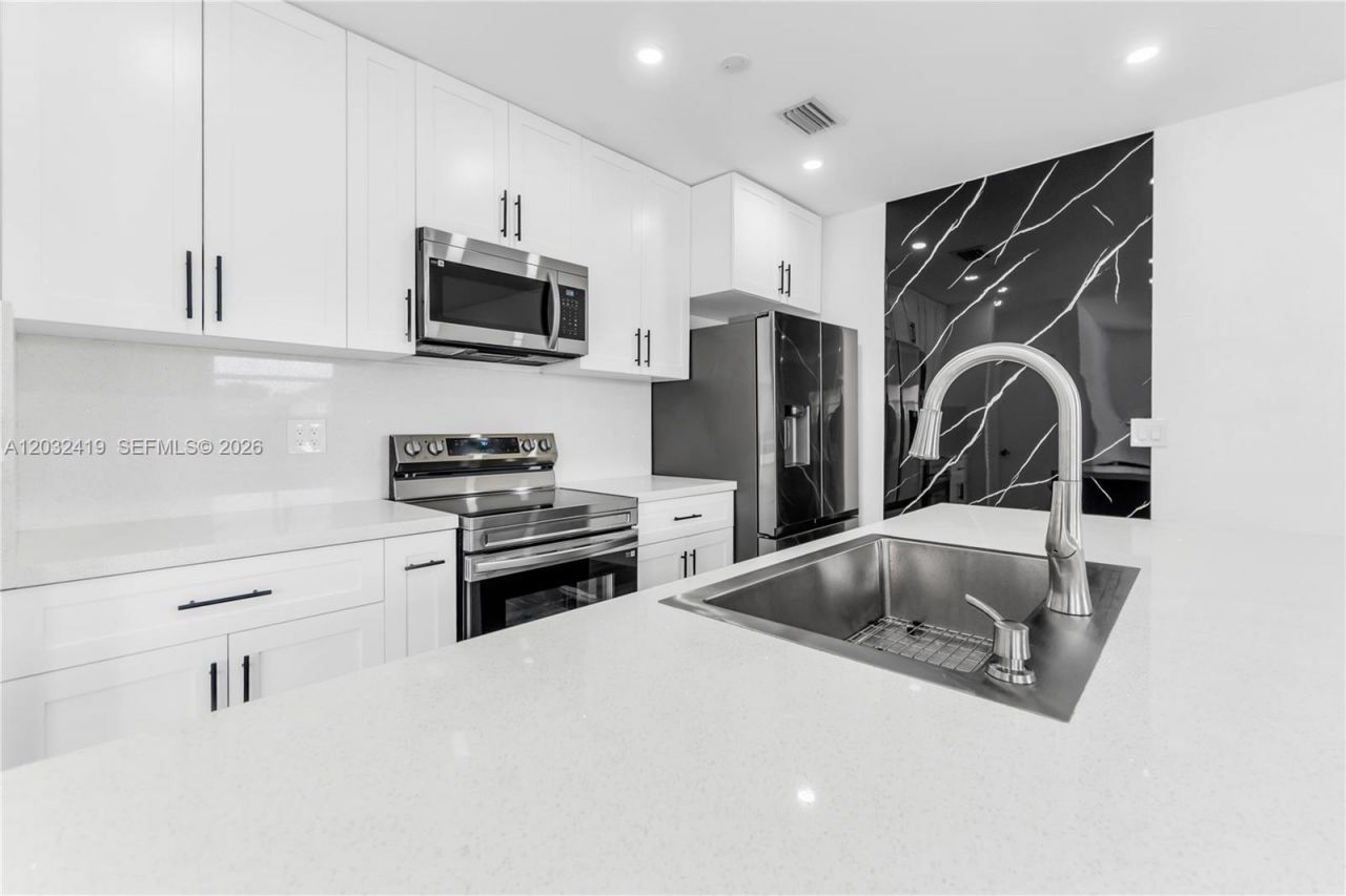 2600 NW 108th St , Miami, FL 33167 Photo