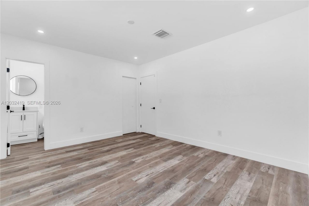 2600 NW 108th St , Miami, FL 33167 Photo
