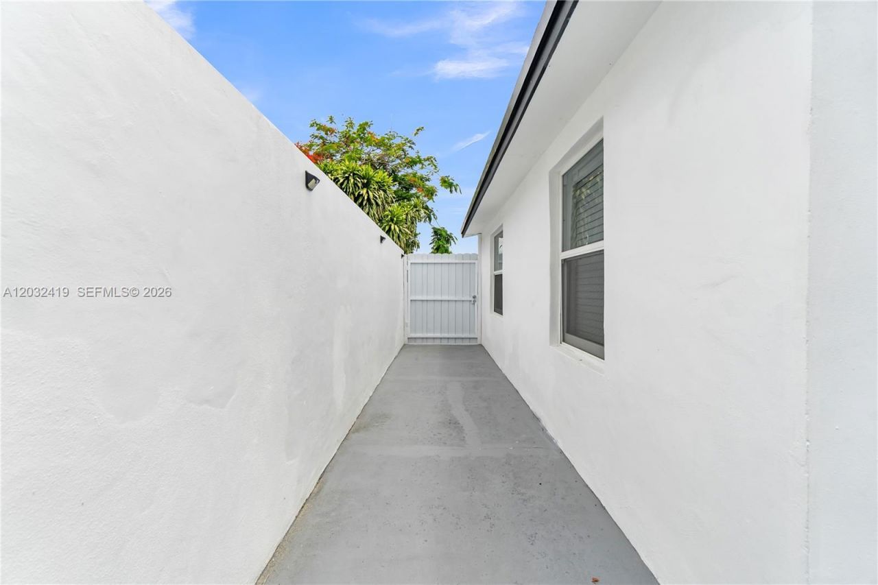 2600 NW 108th St , Miami, FL 33167 Photo