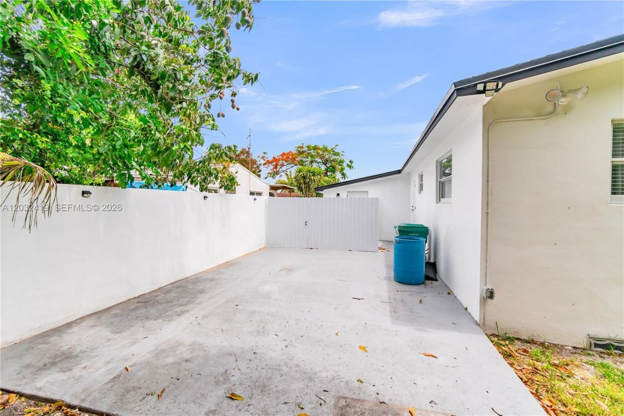 2600 NW 108th St , Miami, FL 33167 Photo