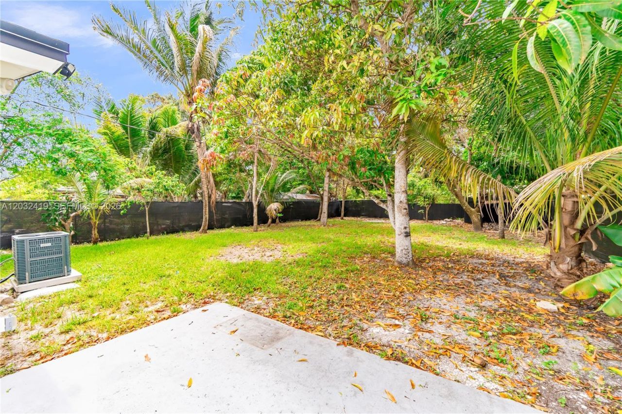 2600 NW 108th St , Miami, FL 33167 Photo