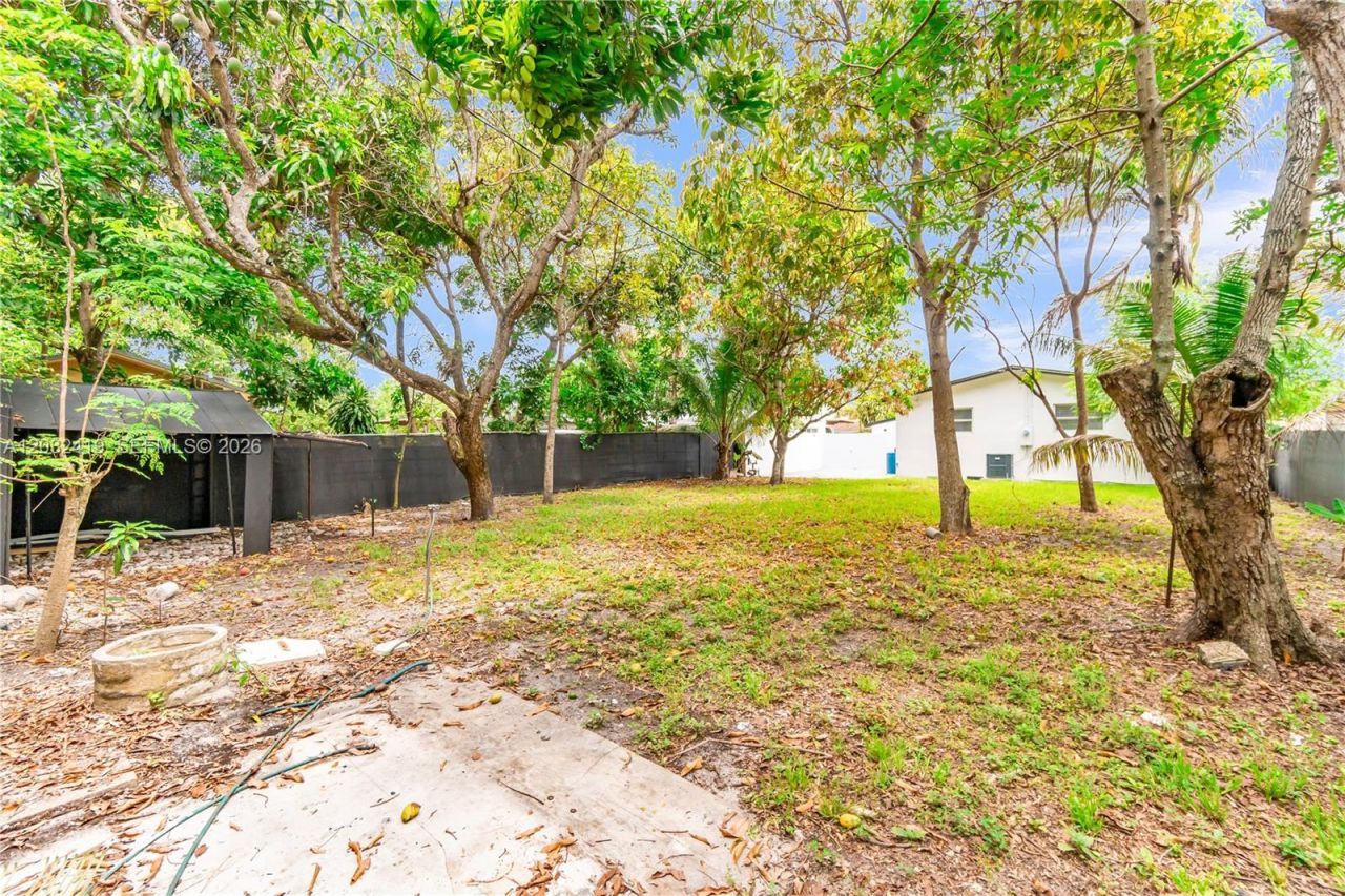 2600 NW 108th St , Miami, FL 33167 Photo