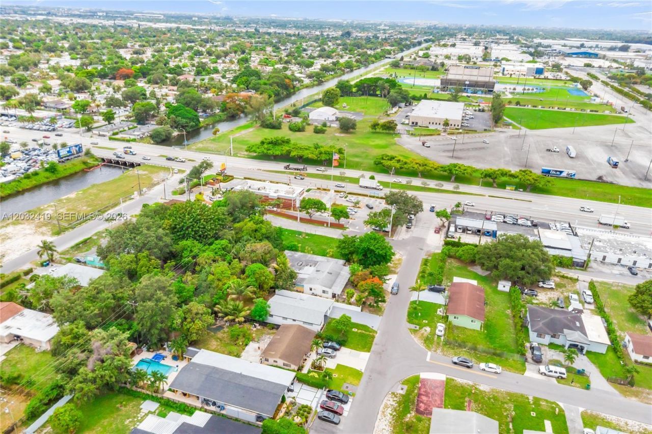 2600 NW 108th St , Miami, FL 33167 Photo