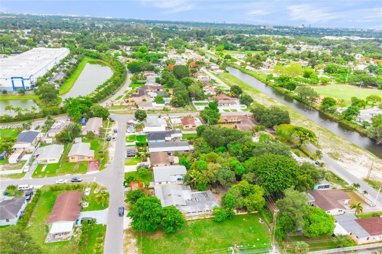 2600 NW 108th St , Miami, FL 33167 Photo