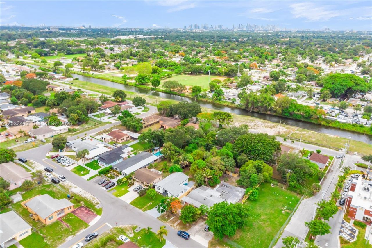 2600 NW 108th St , Miami, FL 33167 Photo