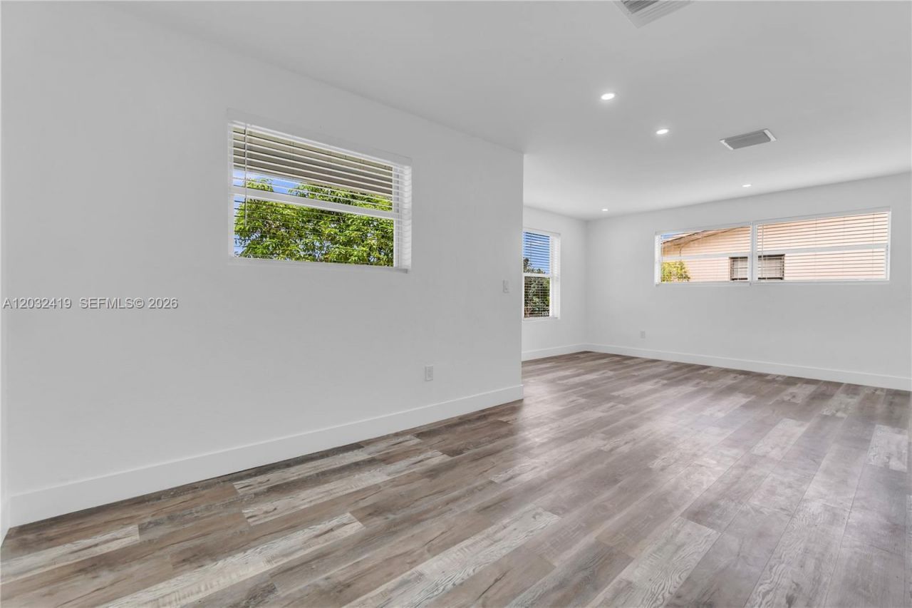 2600 NW 108th St , Miami, FL 33167 Photo