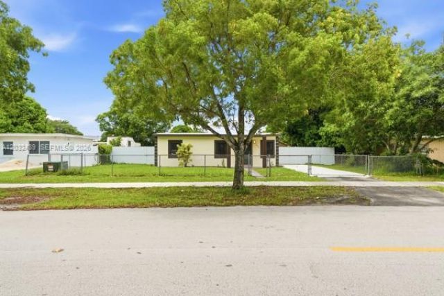 2520 NW 160th St , Miami Gardens, FL 33054 Photo