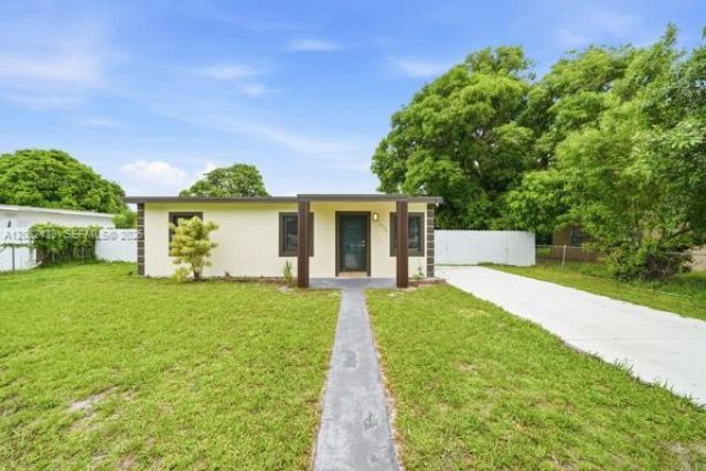 2520 NW 160th St , Miami Gardens, FL 33054 Photo