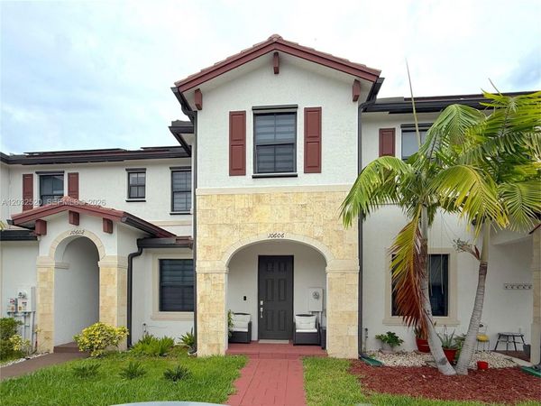 10606 W 32nd Ln , Hialeah, FL 33018
