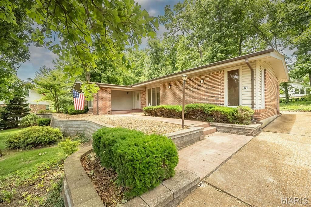 425 Kenilworth Lane, Ballwin, MO 63011 Main Photo