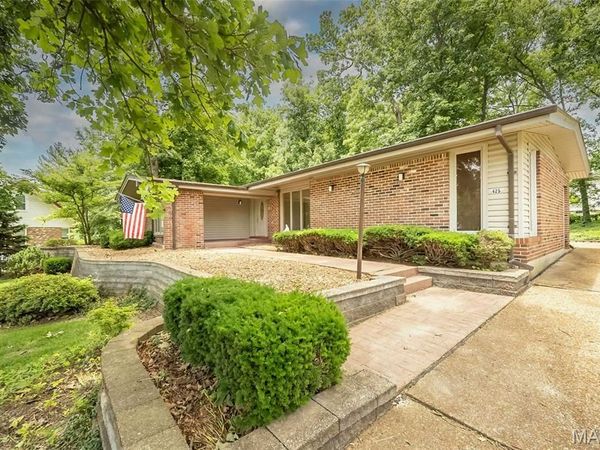425 Kenilworth Lane, Ballwin, MO 63011