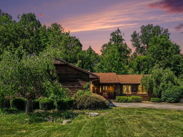 2085 Jamestown Drive SE, Grand Rapids, MI 49508