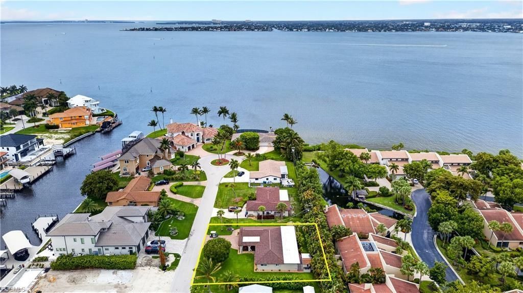 833 North Town And River Dr, Fort Myers, FL 33919 Photo