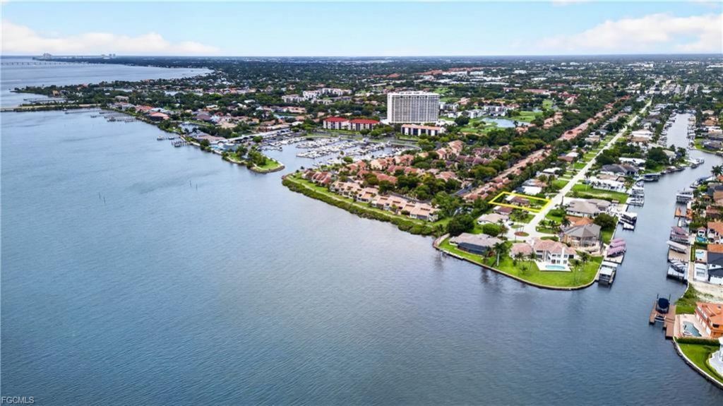 833 North Town And River Dr, Fort Myers, FL 33919 Photo